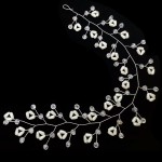 Accesoriu modern pentru decor par WED45GG Argintiu cu cristale si perle de 35cm Accesoriu modern pentru decor par WED45GG Argintiu cu cristale si perle de 35cm